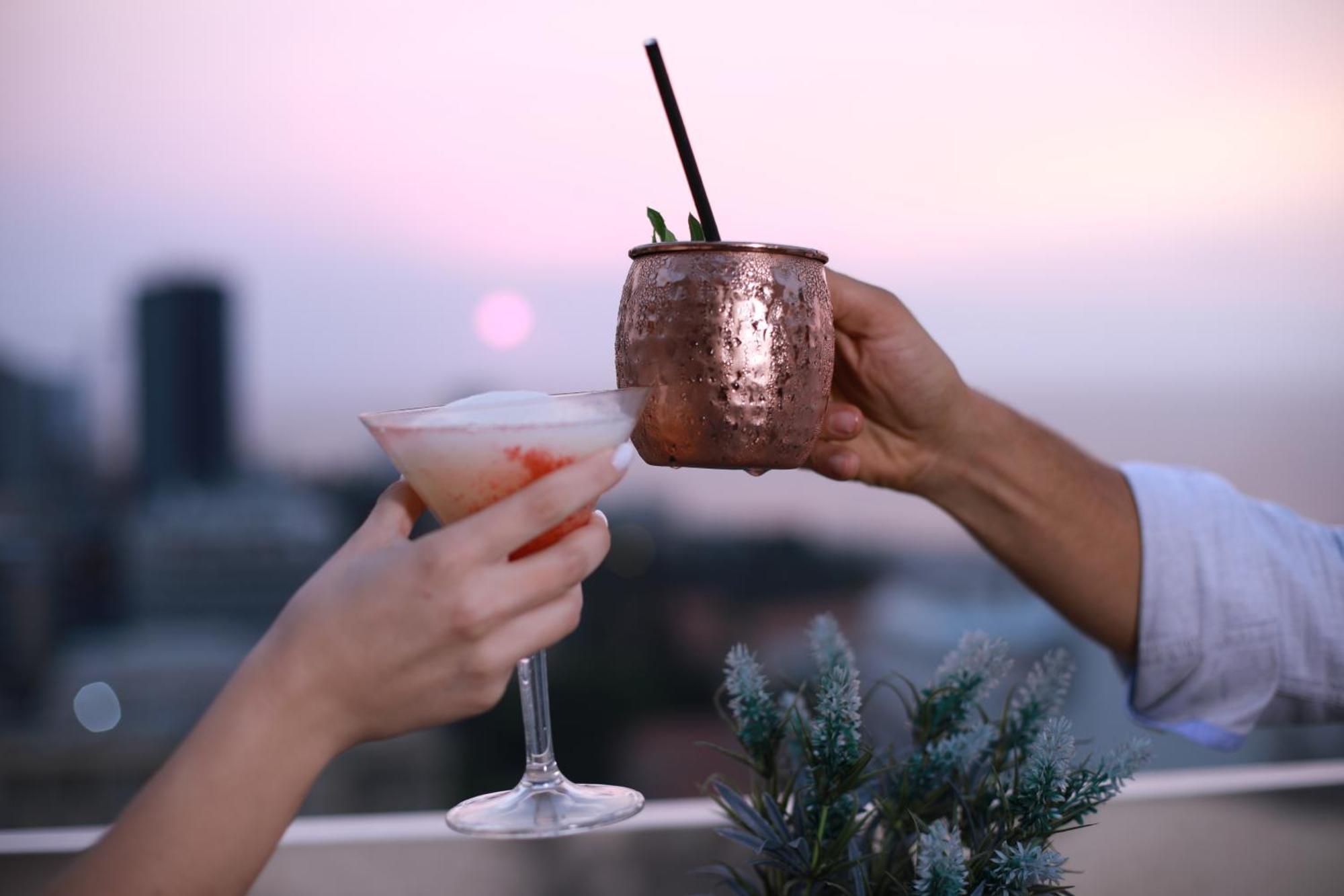 Gefinor Rotana - Beirut Hotel Eksteriør billede A Moscow Mule cocktail