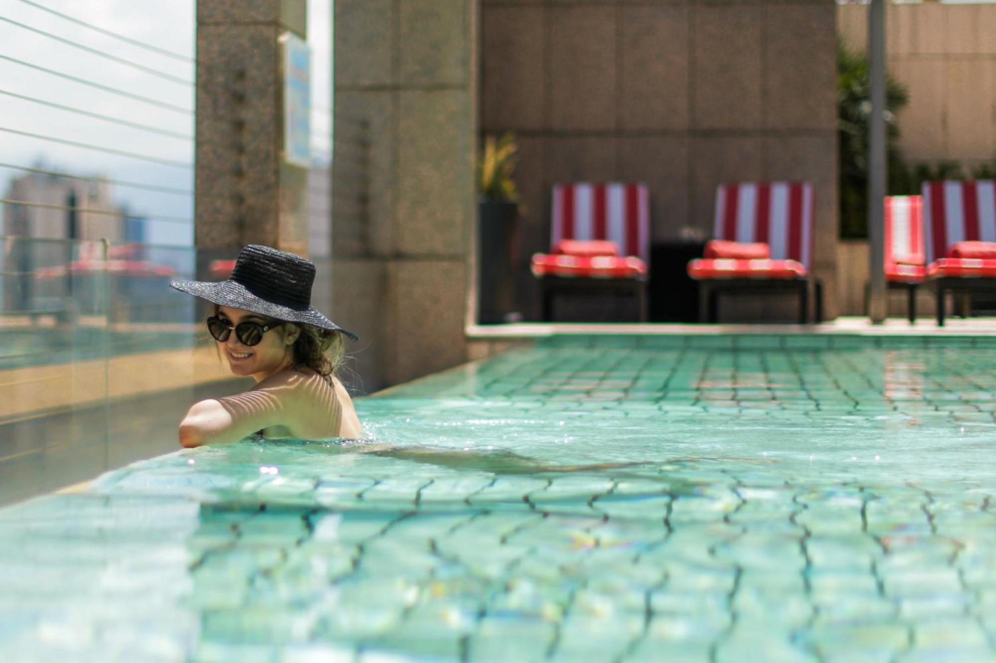 Gefinor Rotana - Beirut Hotel Eksteriør billede The swimming pool at the hotel