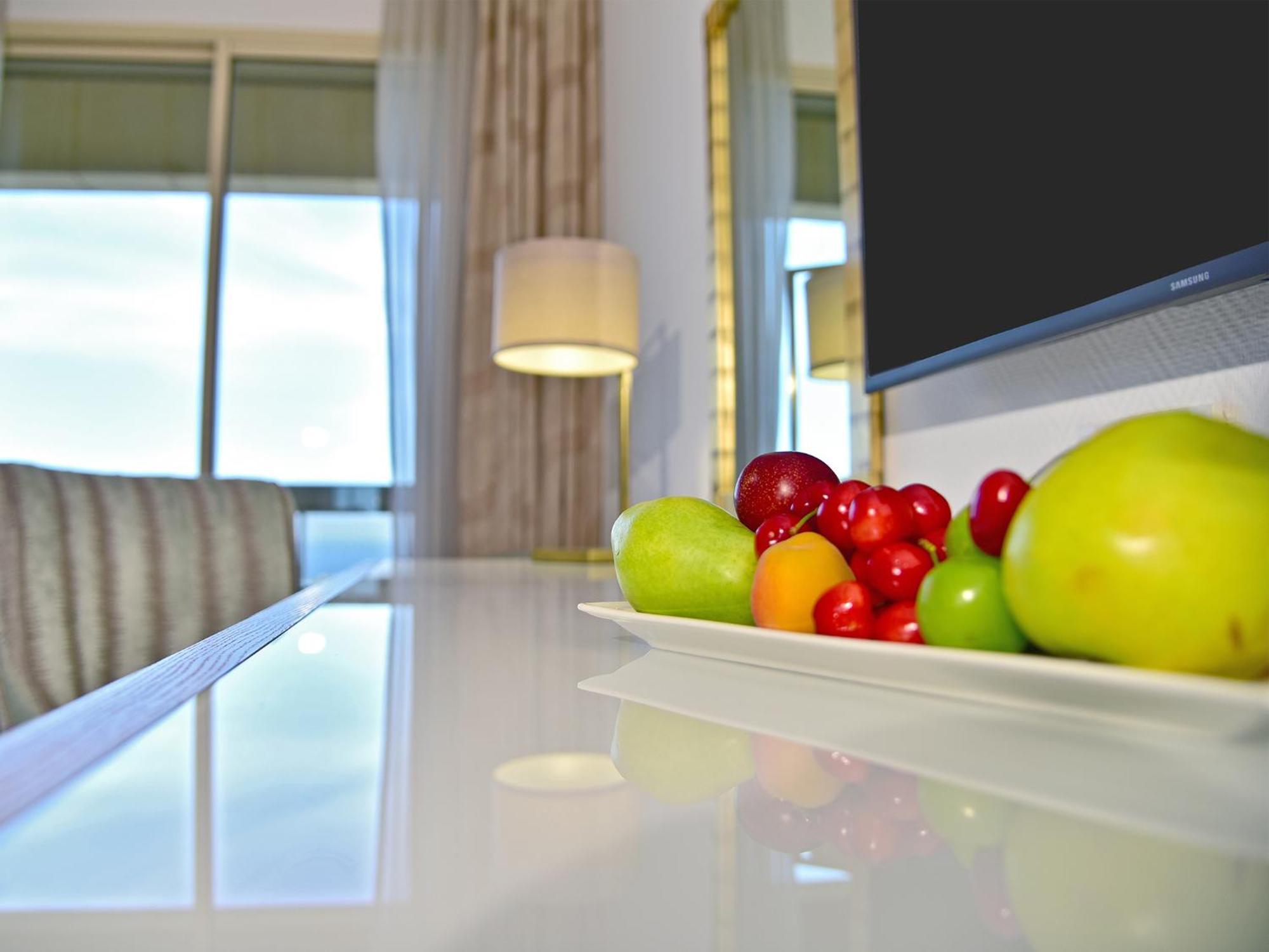 Gefinor Rotana - Beirut Hotel Eksteriør billede A fruit plate
