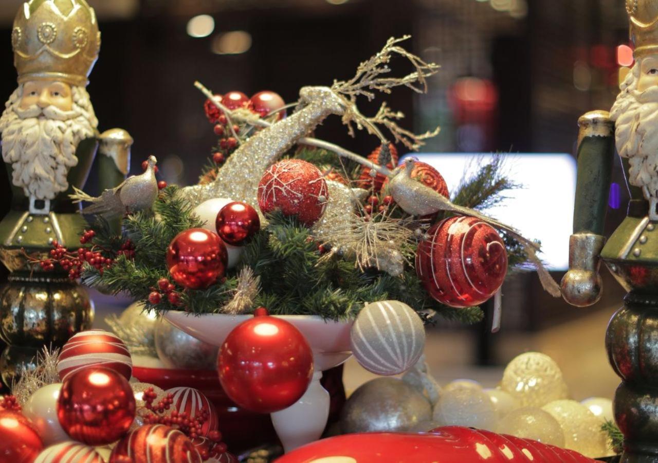 Gefinor Rotana - Beirut Hotel Eksteriør billede Christmas ornaments